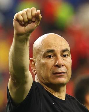 Hossam Hassan dispara contra árbitro após virada da Argentina