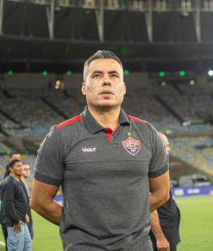 Vasco sonda Jair ventura, técnico do vitória