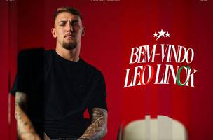 Leo Linck e o novo reforco do Estrela Amadora (Foto: Divulgacao / Estrela Amadora)