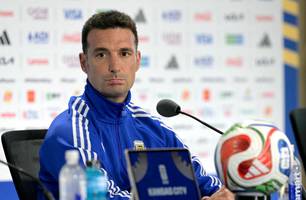 Scaloni nega favorecimento e defende arbitragem na Copa