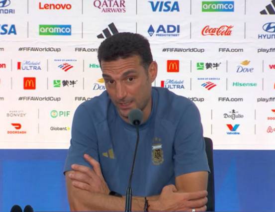 Scaloni emociona-se ao falar sobre futuro na Argentina