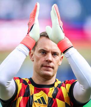 Manuel Neuer comenta retorno à Alemanha após queda na Copa