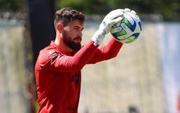 Internacional negocia goleiro ex-Flamengo