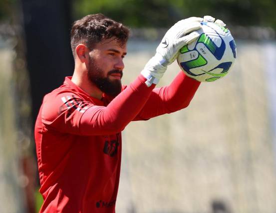 Internacional negocia goleiro ex-Flamengo