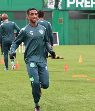 Lesão adia estreia de Max Alves na Chapecoense