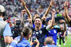 Messi comemora a vitoria da Argentina sobre a Inglaterra (Foto: William Volcov/Parceiro/Agencia O Dia)
