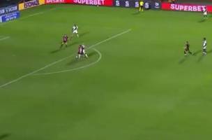 Momento em que Barros e desarmado (Foto: Reproducao / Premiere)