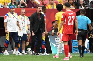 Nestor Lorenzo, em Colombia x Suica, pela Copa do Mundo. (Foto: Reuters)