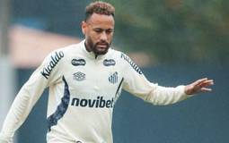 Neymar treina no Santos e deve jogar contra a Chapecoense