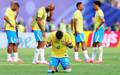 Neymar reza apos a eliminacao do Brasil na Copa do Mundo 2026. (Foto: REUTERS/Mike Segar