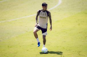 Pulgar em treino do Flamengo (Foto: Adriano Fontes / Flamengo)