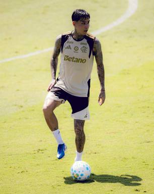 Erick Pulgar atrai atenção de clubes estrangeiros
