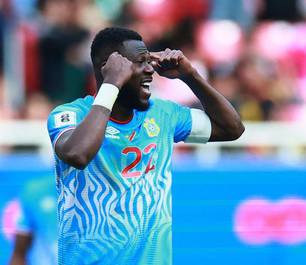 Botafogo mira zagueiro Mbemba para reforçar defesa